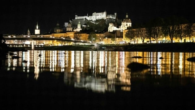 También está oscureciendo más temprano en la fortaleza de Salzburgo.  (Imagen: ANDREAS TROESTER)