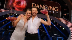 Michaela Kirchgasser ist „Dancing Star 2020“! Gemeinsam mit Tanzpartner Vadim Garbuzov erhielt sie beim großen Finale des ORF-Tanzevents die meisten Punkte. Auf dem zweiten Platz landeten Cesár Sampson und Conny Kreuter. (Bild: ORF)