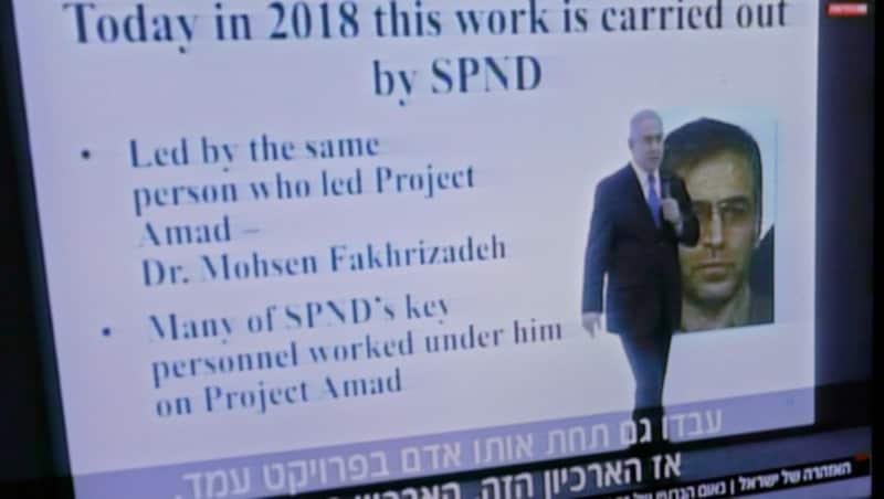 Bei einer im israelischen Fernsehen übertragenen Rede von Premier Benjamin Netanjahu erwähnte dieser das iranische Atompgrogramm und den nun ermordeten Fakhrizadeh. (Bild: AFP)