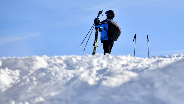 Nur noch 25 Prozent der österreichischen Bevölkerung über 16 Jahre schnallen sich wenigstens einmal im Jahr die Ski an. (Bild: APA/BARBARA GINDL)