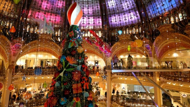 In den berühmten Pariser Galeries Lafayette darf wieder geshoppt werden. (Bild: AFP)