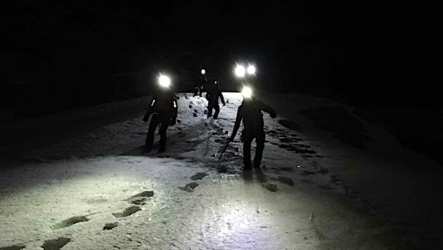 Schwieriger Nacht-Einsatz für die Leoganger Bergretter (Bild: Bergrettung Salzburg)