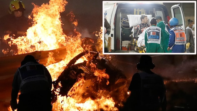 Romain Grosjeans Haas-Bolid in Flammen (großes Bild); Grosjean beim Abtransport ins Spital (kleines Bild) (Bild: AP)