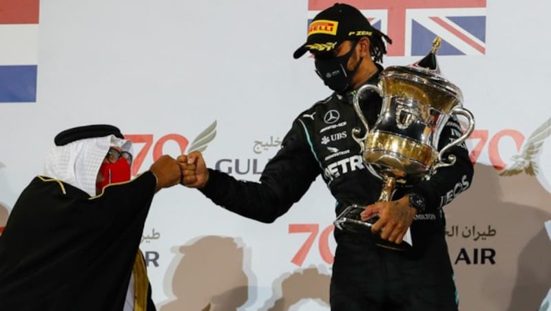 Bahrain-Sieger Lewis Hamilton (Bild: APA/AFP/POOL/HAMAD I MOHAMMED)