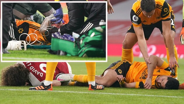 Wolverhampton-Stürmer Raul Jimenez blieb nach dem Zusammenstoß mit David Luiz bewusstlos liegen. (Bild: AP)