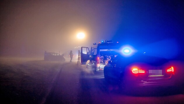 Schwerer Unfall im dichten Nebel (Bild: BRK)
