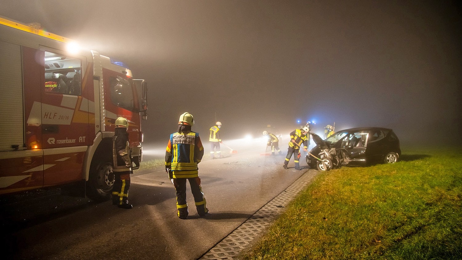 Grenznah - Im Dichten Nebel: Pkw Krachte Gegen Traktor | Krone.at