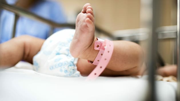 Die Autorin will, dass Geburt als "wunderbares Erlebnis" empfunden wird (Symbolfoto). (Bild: stock.adobe.com)