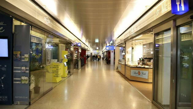 Der Salzburger Flughafen ist einer der Durchführungsorte für die Massentestungen. (Bild: Tröster Andreas)