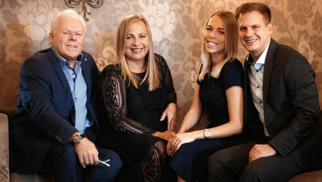 Das ist die Hoteliersfamilie Wrann: Seniorchef Jakob, Gattin Renate, Katharina und Freund Ingo. (Bild: Katharina Wrann)