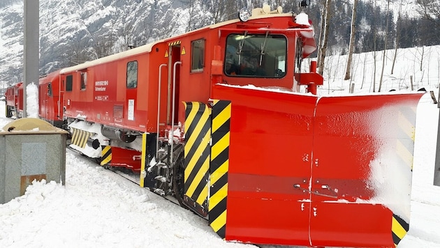 Die Winterdienstfahrzeuge der ÖBB waren bereits am Donnerstag im Einsatz (Bild: ÖBB Mosser)