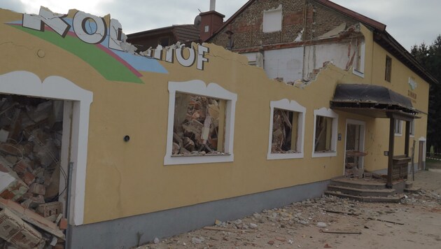 Das Gasthaus Rodlhof in Ottensheim wird derzeit abgerissen (Bild: Schütz Markus)