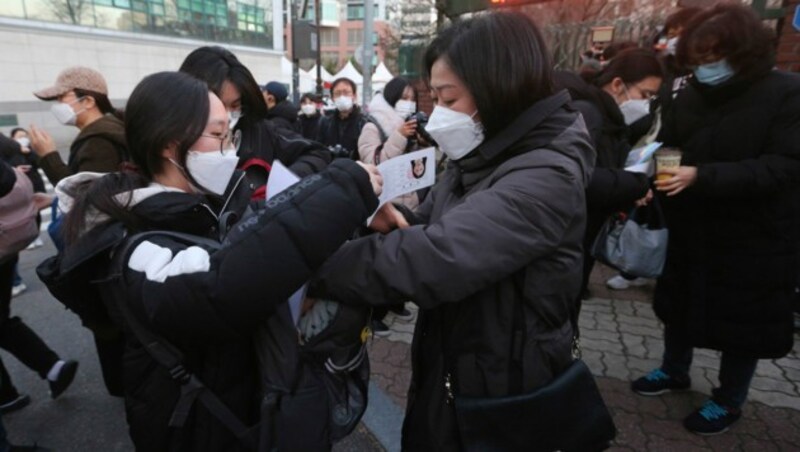 In Südkorea bereiten sich gerade eine halbe Million junger Menschen auf die Aufnahmeprüfung zur Universität vor. (Bild: AP)