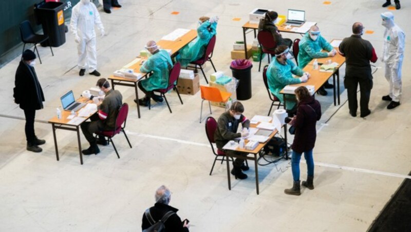 Besonders die Teststation Stadthalle erfreut sich großer Beliebtheit. (Bild: APA/Georg Hochmuth)