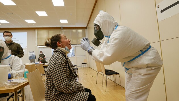 Die oberösterreichische Kindergärtnerin Jennifer Bauer aus Mondsee einen Tag zu früh und in das falsche Bundesland zum Test geschickt. (Bild: Tschepp Markus)