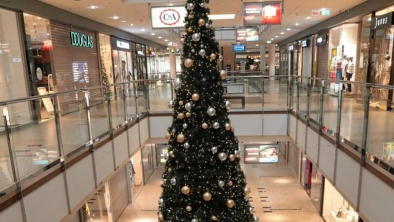 In den Einkaufszentren herrscht Ruhe vor dem Sturm: Der Handel wappnet sich für das Weihnachtsgeschäft. (Bild: Uta Rojsek-Wiedergut)