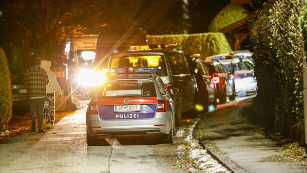 Ein Polizei-Großaufgebot machte sich zum Tatort in Elsbethen-Glasenbach auf. (Bild: Tschepp Markus)