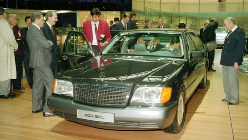 Die Baureihe W140 beeindruckt durch schiere Größe (Bild: Daimler)