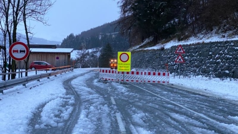 Die B180 Brennerstraße ist aktuell in zwei Bereichen gesperrt. (Bild: Daniel Liebl I Zeitungsfoto.at)