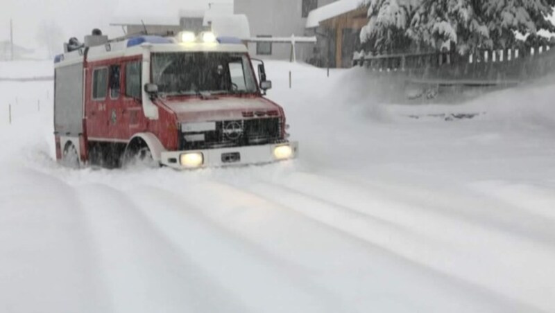 Die Freiwillige Feuerwehr Heiligenblut am Großglockner musste gegen massive Schneemassen ankämpfen. (Bild: FF Heiligenblut am Großglockner)