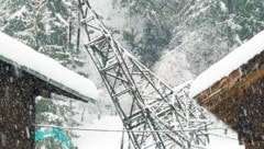 Strommasten stürzten in Tirol um, Bäume zerrissen Stromleitungen: In Teilen Tirols sind immer noch zahlreiche Haushalte ohne Strom. (Bild: Brunner Images | Philipp Brunner)