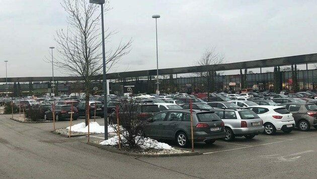 Einen Mega-Ansturm gibt es am Montag auf die Geschäfte beim Neukauf in Villach. Alle Parkplätze waren in den frühen Morgenstunden bereits besetzt. (Bild: Wilfried Krierer)