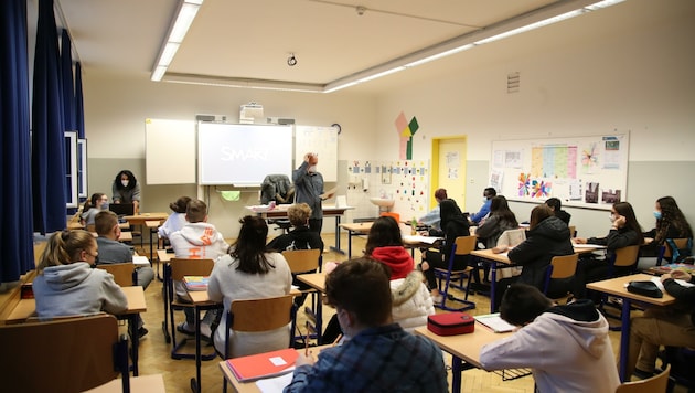 Seit Montag werden die Schüler der 4a der MS Nonntal wieder vor Ort unterrichtet. (Bild: Tröster Andreas)