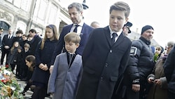 Prinz Christian nach dem Tod seines Großvaters Prinz Hendrik im Jahr 2018 (Bild: AFP)