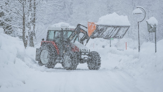 In Osttirol fällt seit dem Wochenende fast ununterbrochen Schnee. (Bild: APA/EXPA/JFK)
