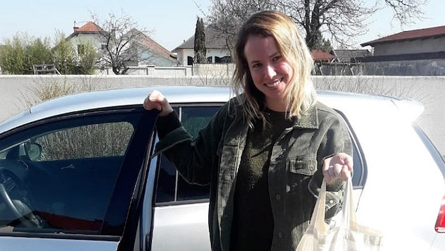 Studentin Anna Wenninger aus Lackenbach lieferte im Lockdown mit ihrem Auto Einkäufe an Nachbarn aus. (Bild: Nachbarschaftshilfe Plus)