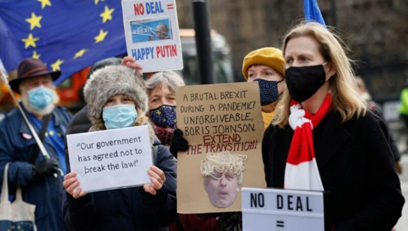 Am Mittwoch demonstrierten Brexit-Gegner vor dem Parlament in London. (Bild: AFP )