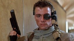 Screenshot aus dem Trailer zu „Universal Soldier“. In dem Science-Fiction-Film mimt Jean-Claude Van Damme einen bionischen Supersoldaten. (Bild: YouTube.com/Trailer Hub)