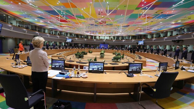 Der EU-Gipfel in Brüssel beschäftigte sich am Donnerstag mit vielen Baustellen. (Bild: AP/OLIVIER MATTHYS)