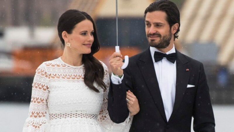 Prinz Carl Philip mit seiner Ehefrau Prinzessin Sofia (Bild: AFP)