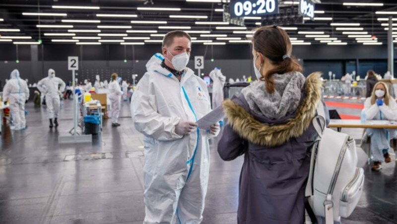 Die Testzentren in Salzburg waren am Freitag gut besucht. (Bild: APA/FRANZ NEUMAYR)