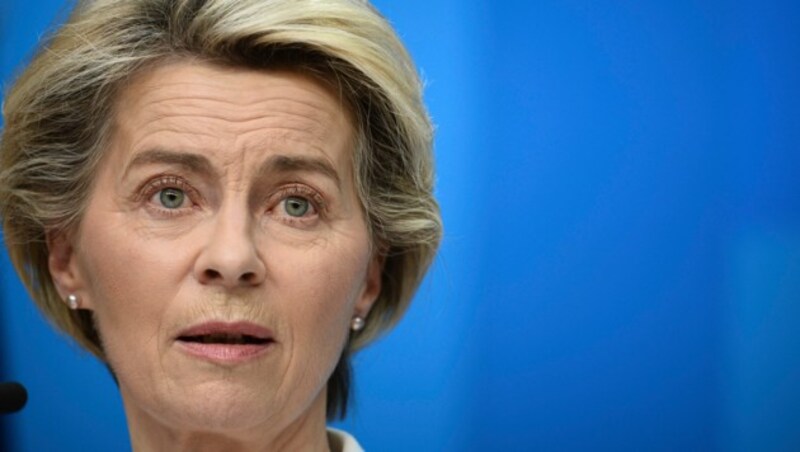 Kommissionspräsidentin Ursula von der Leyen zeigte sich mit dem Ergebnis zufrieden. (Bild: AP/Johanna Geron)