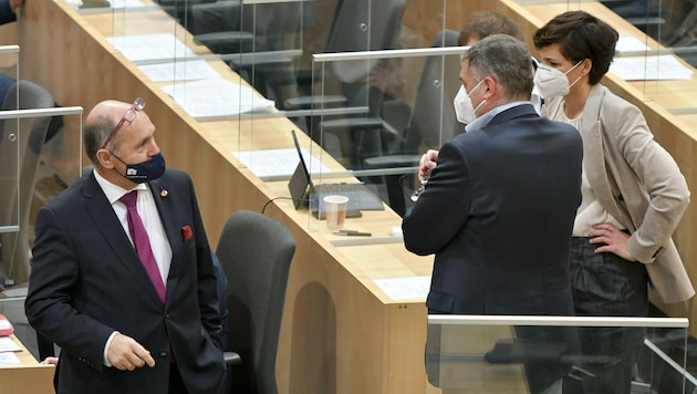 Nationalratspräsident Wolfgang Sobotka, SPÖ-Klubchefin Pamela Rendi-Wagner und Stellvertreter Jörg Leichtfried (Bild: APA/Herbert Neubauer)