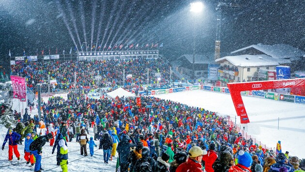 Bis zu 15.000 Fans in Flachau: So ein Bild wird es frühestens 2022 wieder geben. (Bild: Gerhard Schiel)