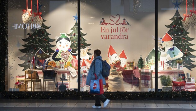 Die Regierung empfiehlt den Schweden, Geschäfte nicht zu betreten, sollte dies nicht unbedingt notwendig sein. (Bild: AP/TT/Fredrik Sandberg)