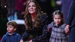Herzogin Kate mit ihren Kinder Louis und Charlotte (Bild: AP)
