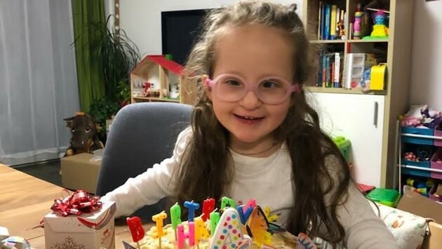 Die kleine Ella, welche einer von drei bekannten KAT6A-Fällen in Österreich ist, feierte kürzlich ihren vierten Geburtstag. (Bild: KAT6A Foundation Austria)