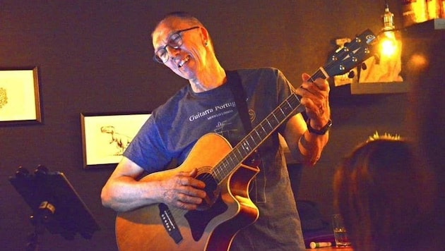 Singer-Songwriter Robert Herbe (Bild: academy bar)