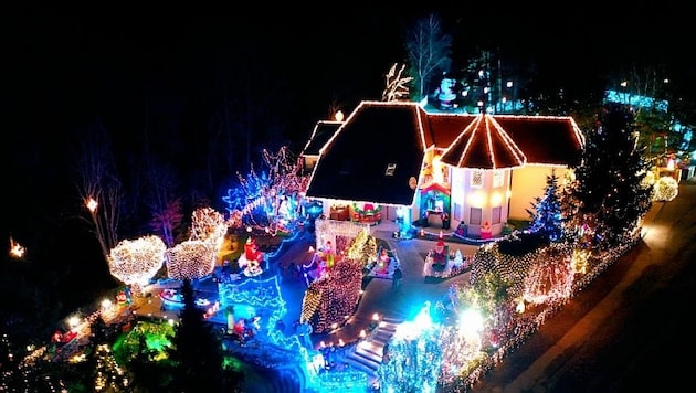 700.000 Lichter erhellen das Gelände des Weihnachtshauses in Bad Tatzmannsdorf. (Bild: Sabine Gollnhuber)