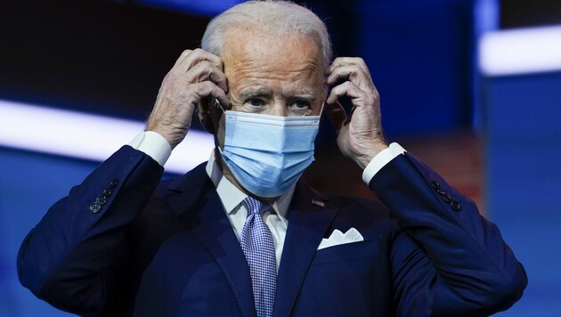 Joe Biden sollte möglichst bald geimpft werden, rät der der bekannteste Immunologe der Vereinigten Staaten. (Bild: AP)