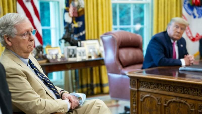 Mitch McConnell gilt als enger Vertrauter des amtierenden US-Präsidenten. (Bild: AFP/Getty Images/Doug Mills-Pool)