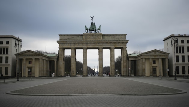 Nach dem Beginn des zweiten harten Lockdowns in Deutschland steht das öffentliche Leben für mehrere Wochen still. (Bild: AP)