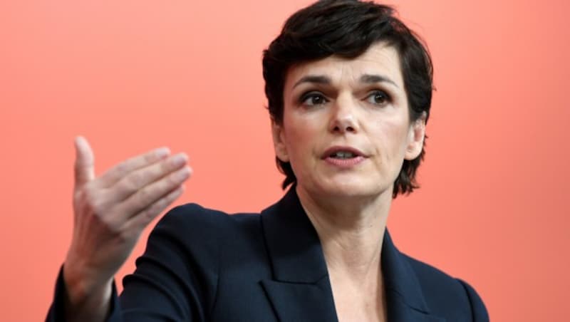 SPÖ-Chefin Pamela Rendi-Wagner fordert von ÖVP-Klubobmann August Wöginger eine Entschuldigung für seine Kritik am Bundespräsidenten. (Bild: APA/Roland Schlager)