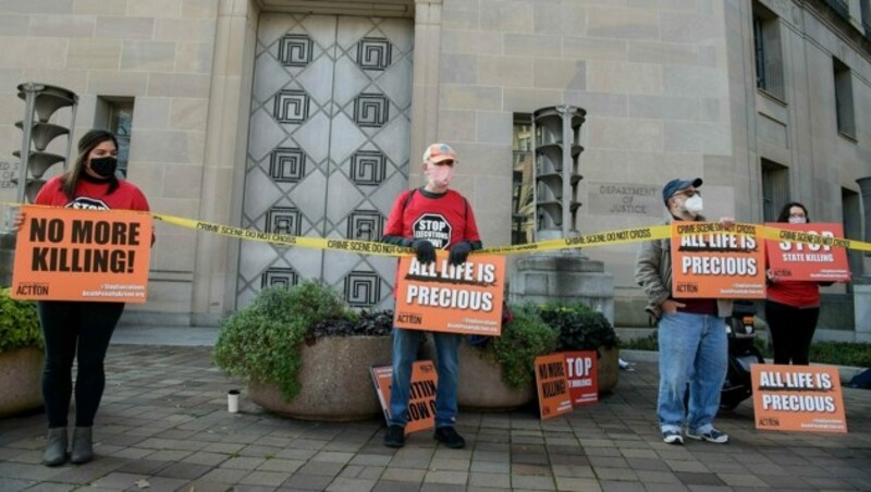 Protest gegen die Todesstrafe vor dem US-Justizministerium in Washington D.C. (Bild: APA/AFP/NICHOLAS KAMM)