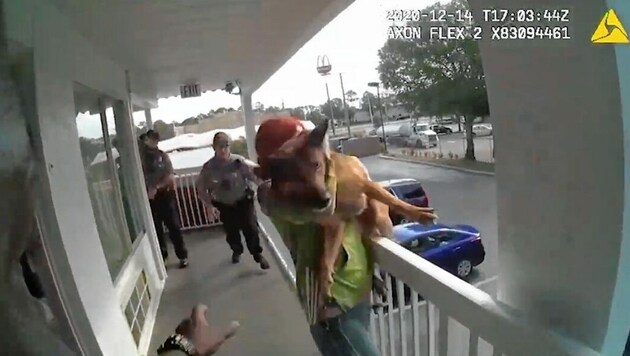 Von diesem Balkon ließ A. Murphy „Miracle“ fallen. (Bild: Florida Police)