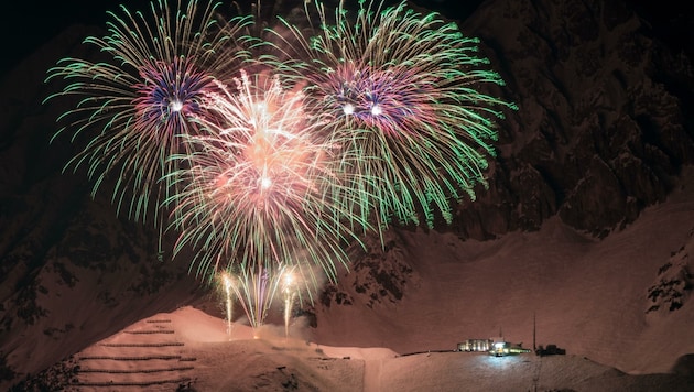 Das riesige Feuerwerk auf der Innsbrucker Seegrube ist ein Highlight – wenn die Nacht klar ist (Bild: LIEBL Daniel)